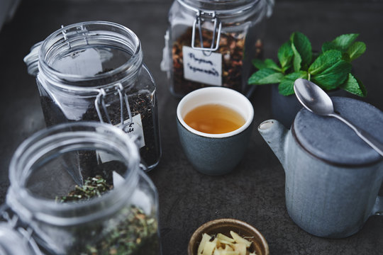 Tea with ginger and mint