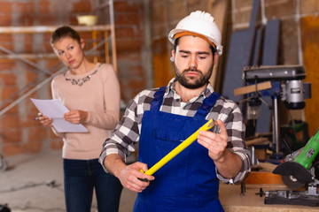 Foreman unpleasantly surprised by the work of the builders