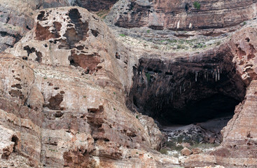 Socotra, entrance to the cave