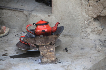 Fototapeta tradycyjne parzenie kawy w warunkach polowych w afryce obraz