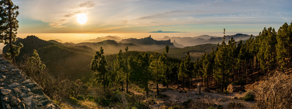Blick vom Pico de las Nieves Richtung Westen zum Roque Nublo im Hintergrund Teneriffa