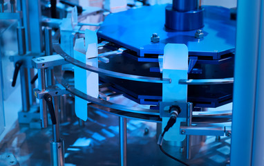 Rotary die cutting machine with slitting blade system
