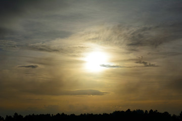 Pôr do sol com nuvens