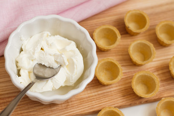 Tartlets with custard or cottage cheese.