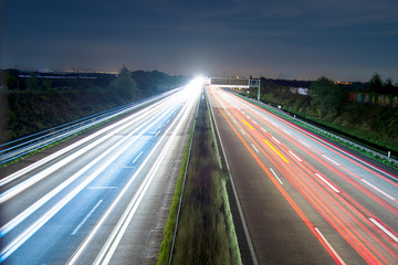 Autobahn 3 bei Wiesbaden in der Nacht