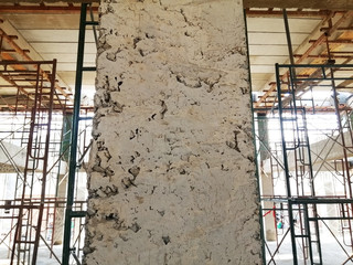 Hollow concrete columns have a honeycomb-like structure, often occurring on the surface of the poured concrete with closed form.