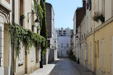 narrow street in old town of paris france