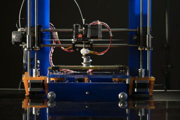 Extruder an table of 3d printer