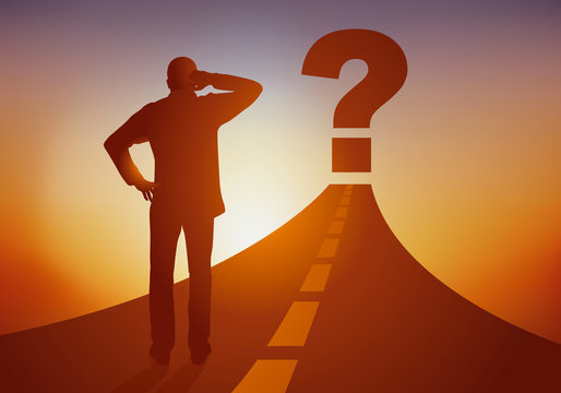 Concept de la prise de décision avec un homme d’affaires qui hésite et s’interroge sur le choix qu’il doit faire avant de s’engager sur la voie de la réussite.