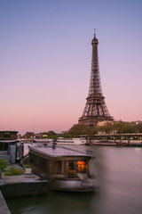 Fototapeta na wymiar eiffel tower in paris and siena river