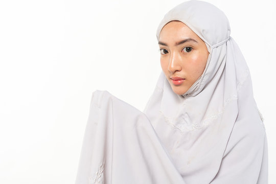Muslimah veiled praying