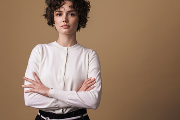 Image of confident caucasian woman posing and looking at camera