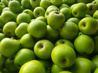 Fresh apple at farm market