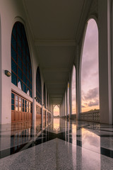 Obraz premium Beautiful central mosque with sunset in songkla , songkla Province, Thailand