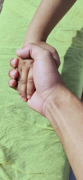hands of mother and child