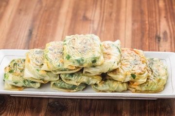 Fried Garlic Chive Dumplings, Steamed dumpling stuffed with garlic chives, garlic chives dim sum,