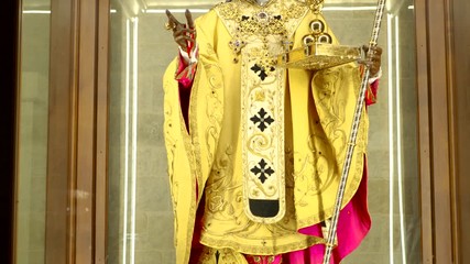 Basilica di San Nicola, Interior, statue of Saint Nicholas, the original inspiration for Santa Claus.