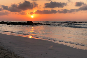 Fototapeta na wymiar Sunset on the Caribbean sea of cuba beach