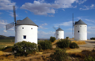 Moulins &agrave; vent