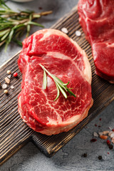 Shoulder cut, suitable for grilling and pan.