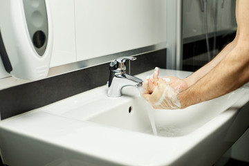 Hände Waschen mit Schaumseife