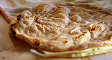 Frisches Fladenbrot in einer Bäckerei von Mutrah