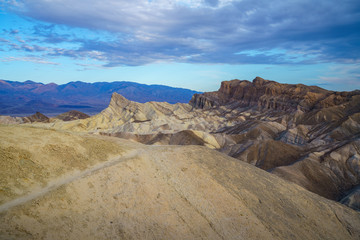 Fototapeta premium hikink the golden canyon - gower gulch circuit in death valley, california, usa