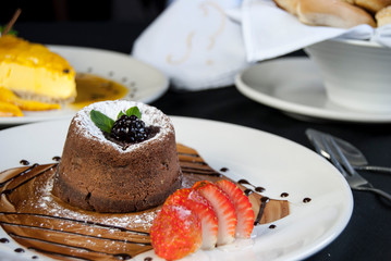 pastelillo de zarzamora con fresas