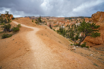hiking the fairyland loop trail in bryce canyon national park, utah, usa