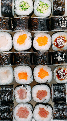 Many types of Shusha are stacked in a row.