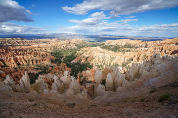 hiking the rim trail in bryce canyon national park in utah in the usa