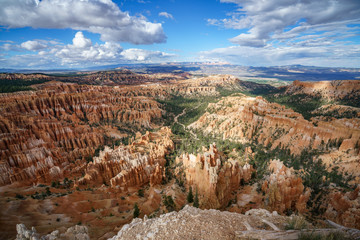 hiking the rim trail in bryce canyon national park in utah in the usa