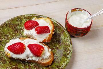 sandwiches with cottage cheese and sour cream