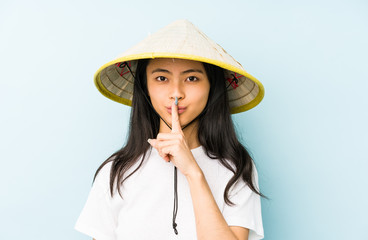 Young chinese woman wearing a vietnamese hay isolated showing number two with fingers.