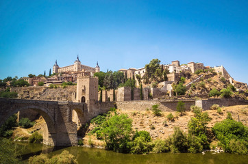 Fototapeta premium Panoramic view of Alcazar and Alcantara Bridge in the city Toledo, Spain.