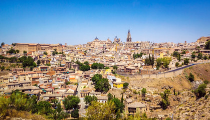 Obraz premium Panoramic view of old historical center of the city Toledo, Spain.