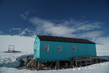 Obraz premium Old Antarctic Shelter