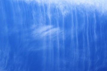 Fototapeta na wymiar Wolkengebilde Natur als Künstlerin blau weiß Hintergrund