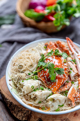 Fried rice noodles with shrimp, vegetable and bean