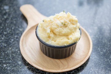 Mashed potato in black bowl.