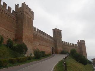 Fototapeta na wymiar Porta Nova gate in Gradara walls and and the uphill road
