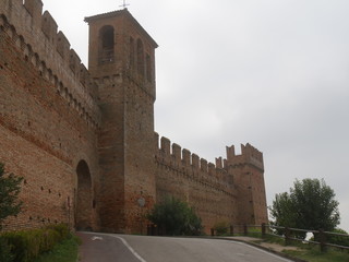 Fototapeta na wymiar Porta Nova gate in Gradara walls and and the uphill road