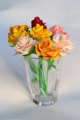 折り紙で作ったバラの花