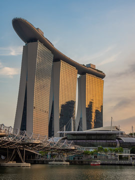  Marina Bay Sands at night the largest hotel in Asia.
