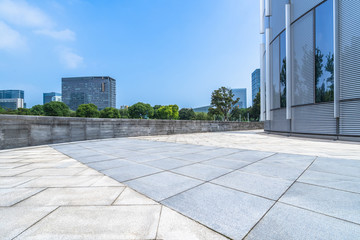 Fototapeta premium Panoramic skyline and buildings with empty square floor.