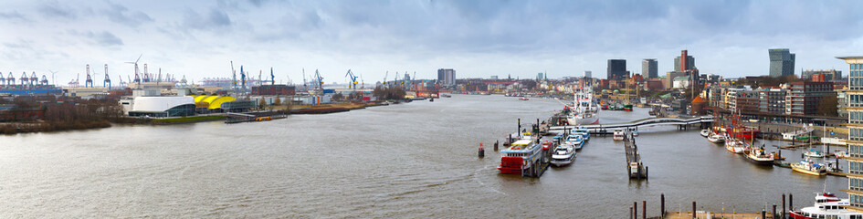 Fototapeta na wymiar Panoramic views of the Elbe River, harbor, dock and waterfront in Hamburg, Germany.