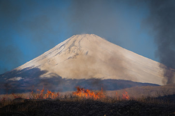 Fototapeta na wymiar 炎と火と富士山