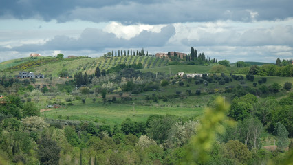 Obraz premium Panorama primaverile delle Crete Senesi a San Giovanni d'Asso