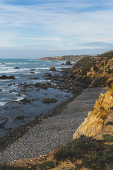 Incr&iacute;vel vista de cima da praia do Patacho na Costa Alentejana, em Portugal