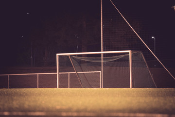 Fototapeta Bramka piłkarska na boisku piłkarskim ze sztucznną murawą obraz